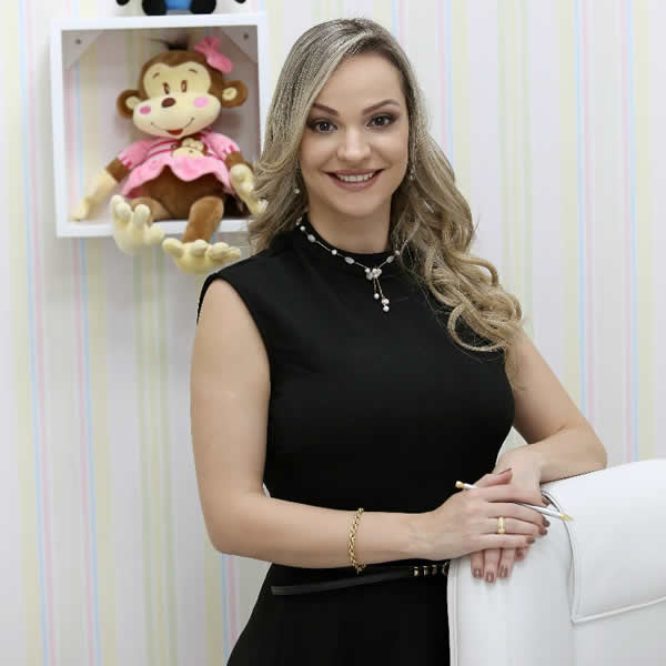 Dra. Leslye Sartori Dra. Leslye Sartori